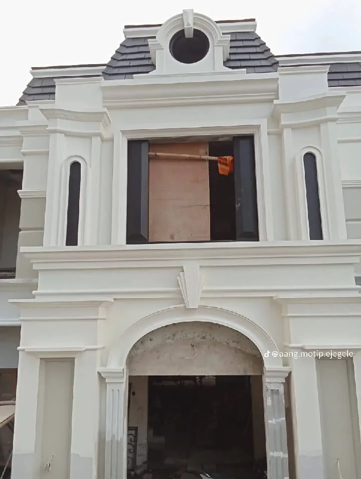 profil rumah 2 lantai klasik